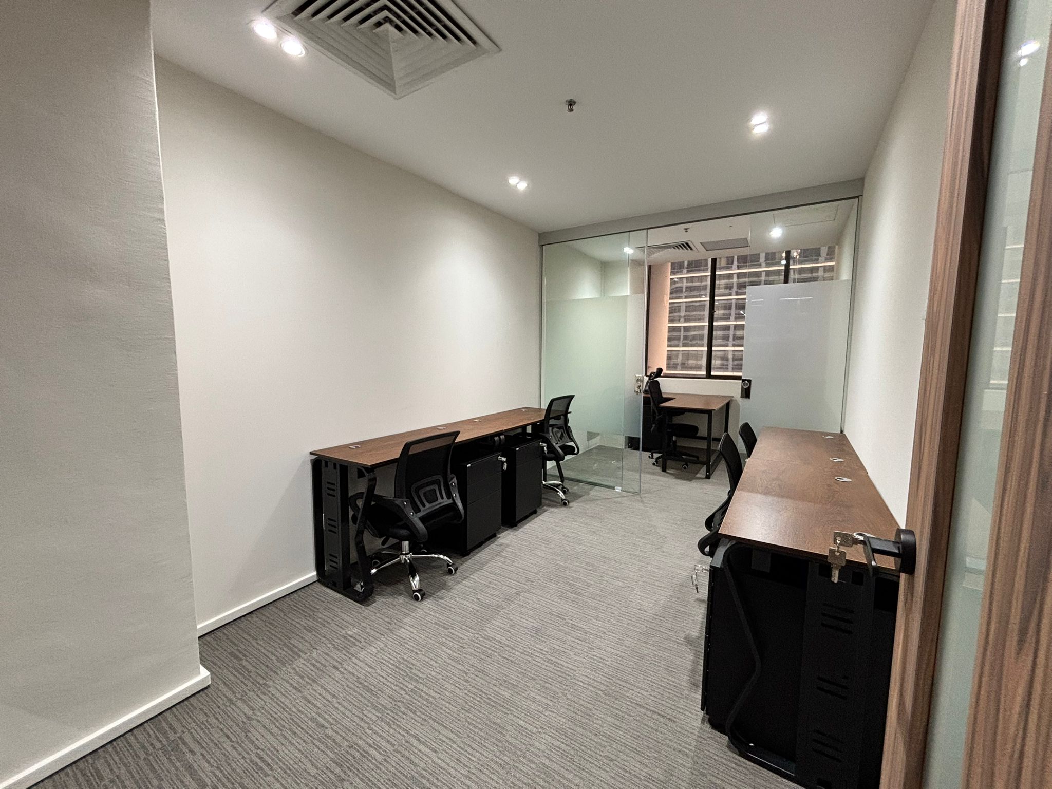 Vantage Office - International Plaza